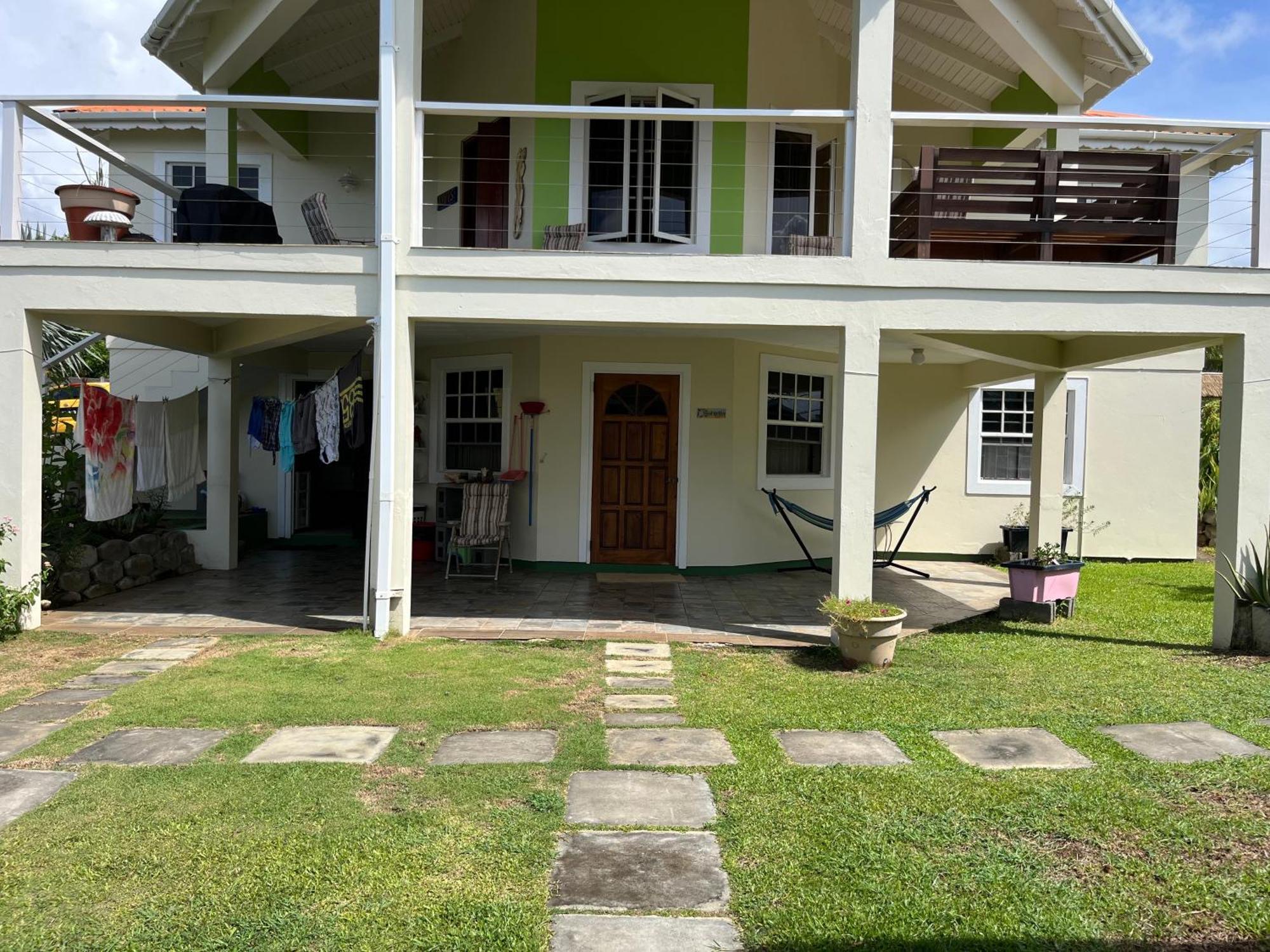Waves Villa Guesthouse Kingstown Exteriör bild